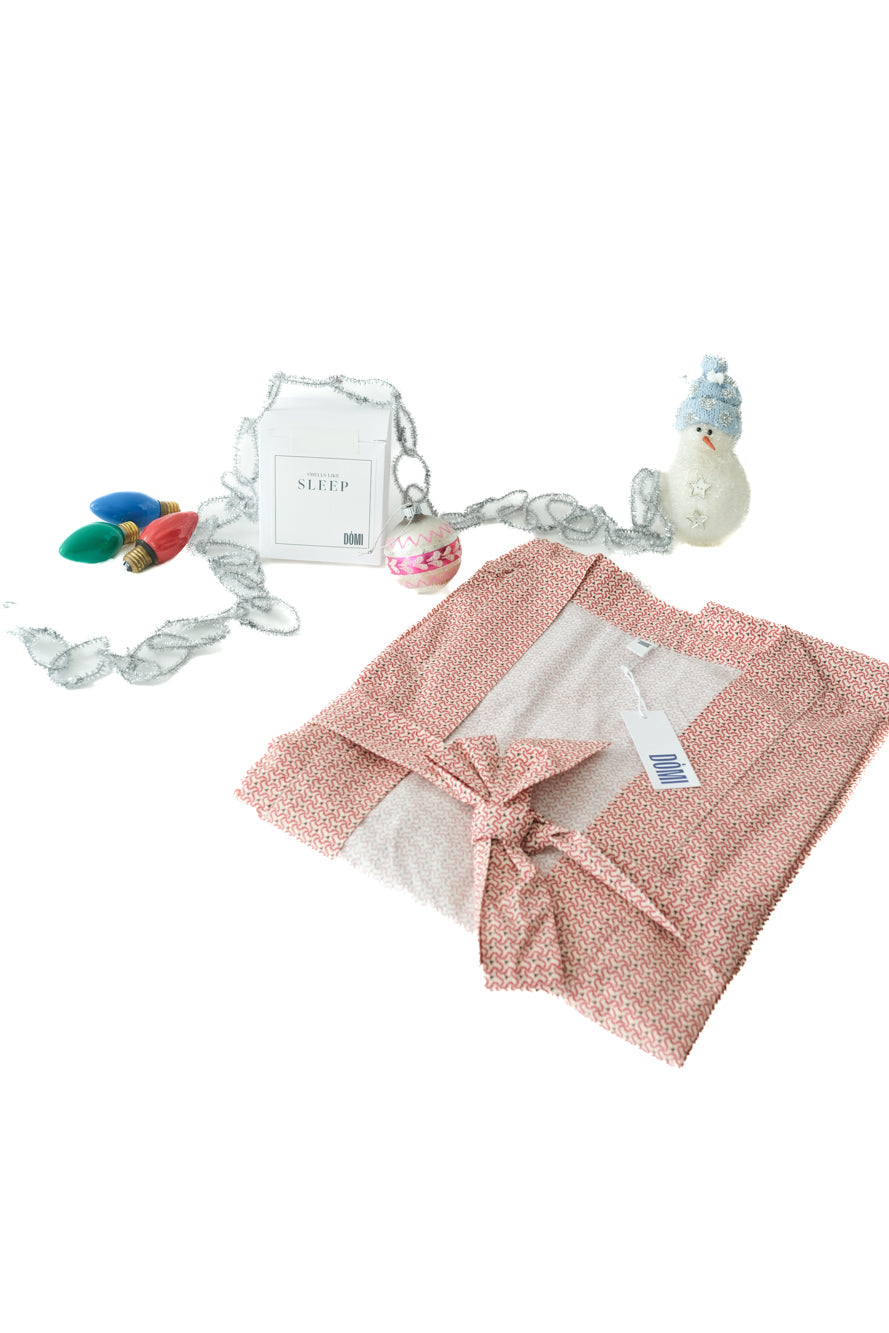 Robe + Smells Like Sleep Candle - D o m i  